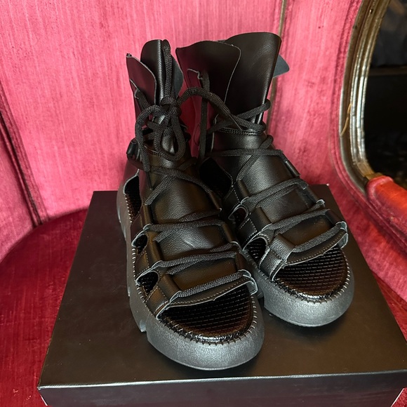 Chunky black gladiator style sandals - Picture 4 of 8
